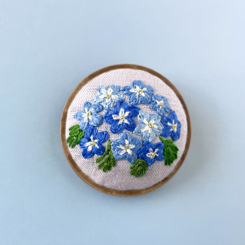 刺繍ブローチ　専用ページ ビーズ刺繍ブローチ【No.05】青／クリスタル／ひし形／紋章風