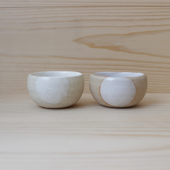 陶器　育てるウツワ ペア まるい小鉢 白と茶 地シリーズ 2枚目の画像