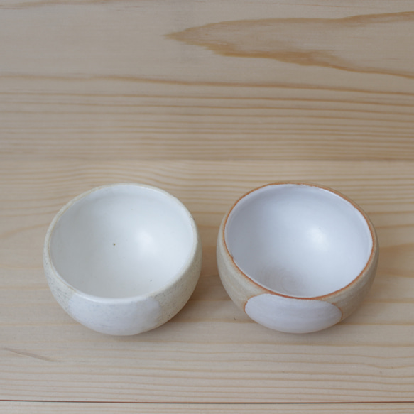 陶器　育てるウツワ ペア まるい小鉢 白と茶 地シリーズ 3枚目の画像