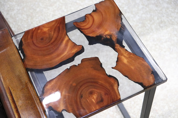 ケヤキ×クリアレジンサイドテーブル ケヤキ×クリアレジンサイドテーブル 87cc47486f7e24de48566e10f2cce6