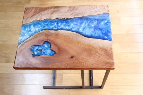 一点物 ブルーホワイト×ケヤキ レジンサイドテーブル サイドテーブル