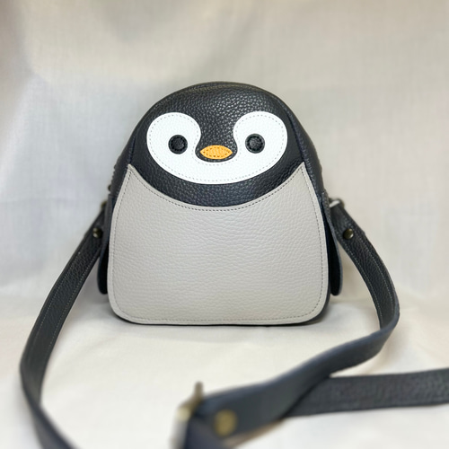 本当に信頼出来る商品 ダークグレーペンギンミニショルダーバッグ 本革使用 ペンギン ショルダーバッグ