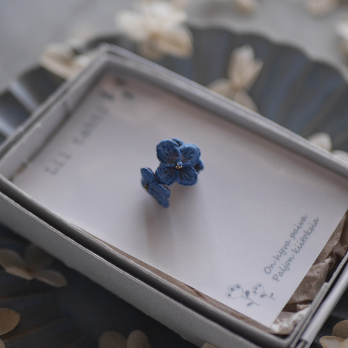 temari ajisai刺繍イヤーカフ(ネイビーブルー)【受注制作】 イヤーカフ