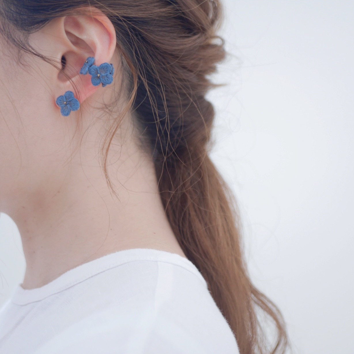 temari ajisai刺繍イヤーカフ(ネイビーブルー)【受注制作】