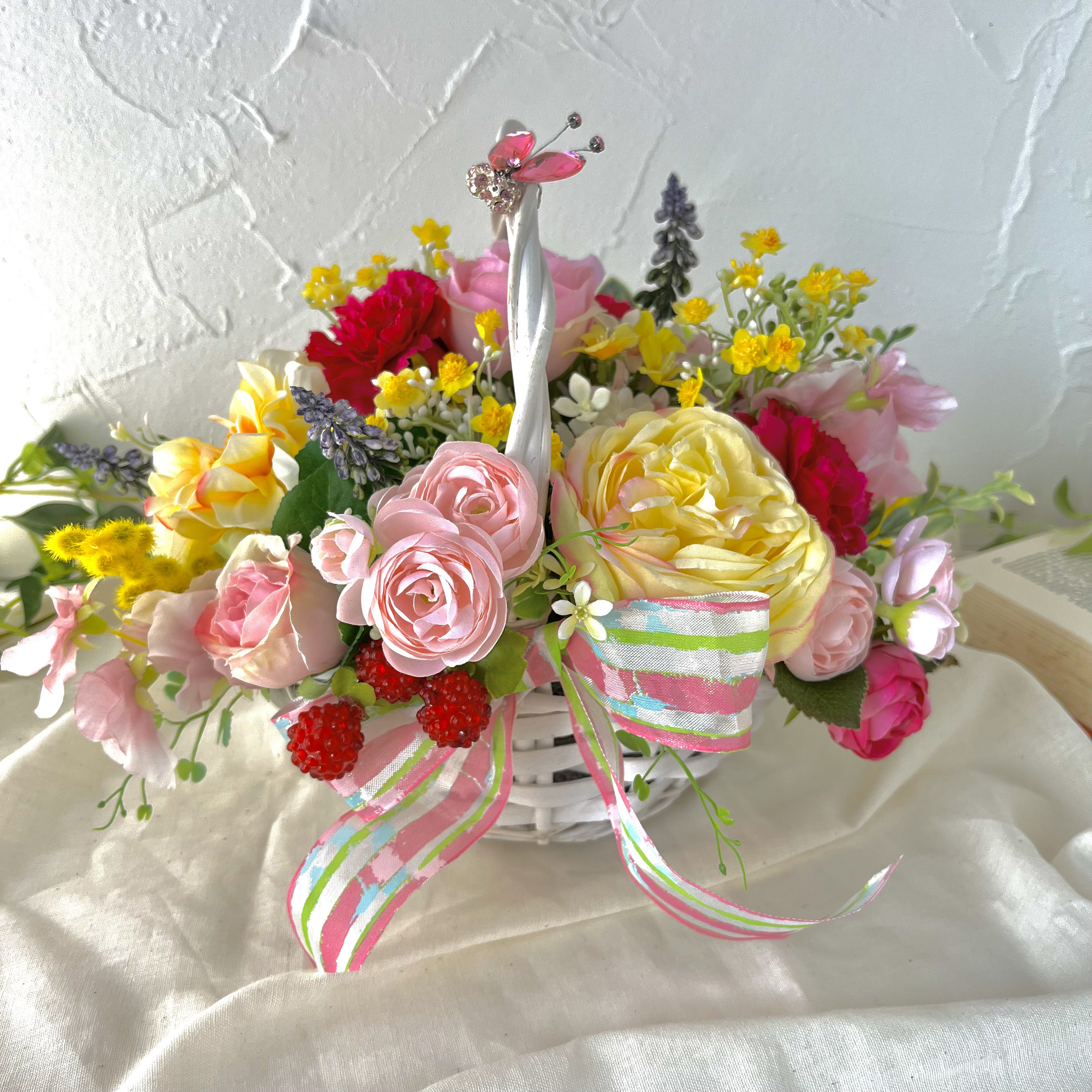 アーティフィシャルフラワーフラワーバスケット 豪華 バラ ローズ カーネーション ギフト 8,360円