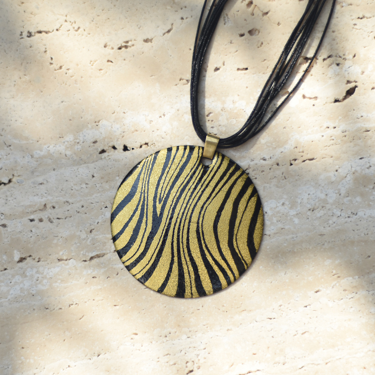 【ペンダント　大ぶり】七宝焼き×金箔（ゴールド）〈ponsonby_03003L.1〉