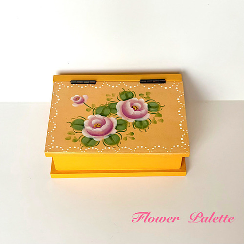 トールペイント作品 バラの花柄 木製トレー ボックス 考え込む