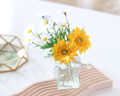 ガーベラ＆マーガレットのウォーターアレンジ yellow gold アート