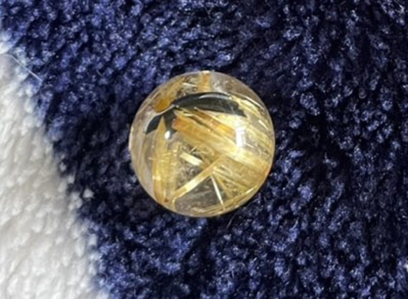 CYA【レア AAA+ 黄金 黒金針 タイチン ルチルクォーツ 9.6mm玉 1粒売り】 天然石 バラ　現物 4枚目の画像