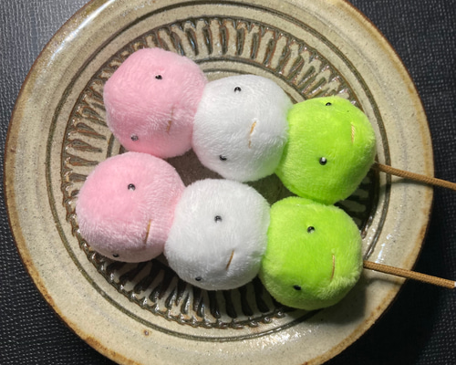 ♡現品♡ハンドメイド　ぬいぐるみ　ショボーン　平成レトロ　三色団子　3体セット 3色だんご （お花見タイプ） ぬいぐるみ ikuko 通販 17583031｜Creema