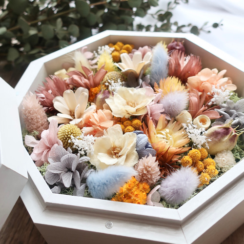 思い出を彩る結婚証明書｜ゲスト参加型フラワーボックス（プリザーブド