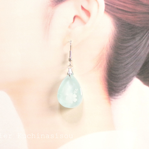 ハンドメイド ☆ レジンピアス　ブルー マーブル レジンアート 雫のマーブルピアス〈ブルーオパール〉 ピアス