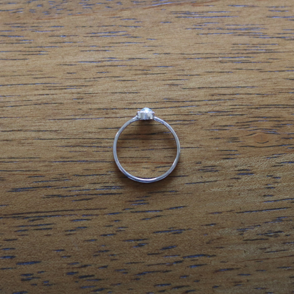 （一点もの・Pt900）ナチュラルダイヤモンドの一粒リング（4mm・12号） 6枚目の画像