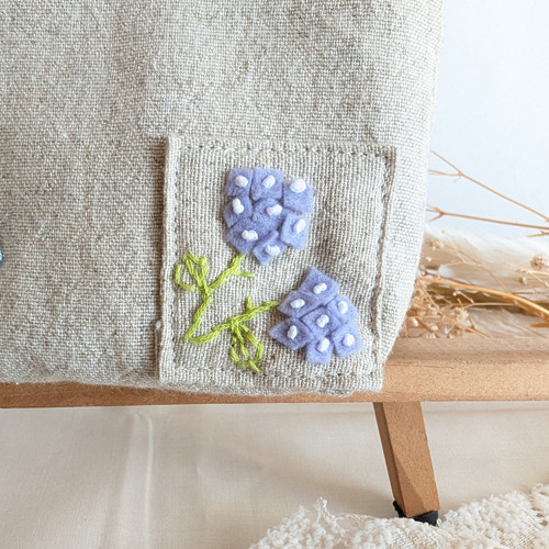 新品 COTTAGE ムーン 刺繍 ポーチ 月 ユニバース