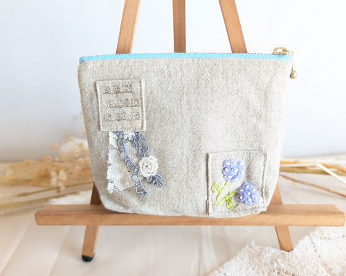 イチゴと猫の刺繍ポーチ 刺繍のカードケース | あきのかぜ
