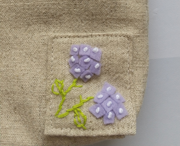 母の日ギフト    紫陽花ワンポイント刺繍のポーチ(ポケットティッシュ付) 5枚目の画像