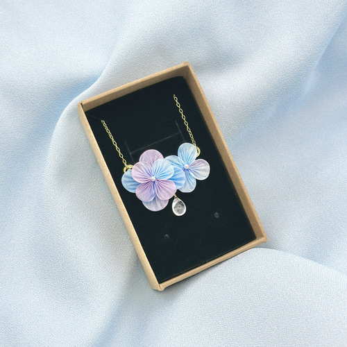 紫陽花のネックレス ♡手染めシルク /母の日 ギフト 透明つまみ細工 和