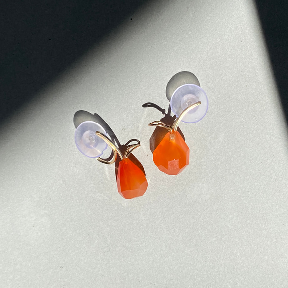 Fruit ear clips(Orange) フルーツ カーネリアン 14kgf 天然石 シングルorセット 3枚目の画像