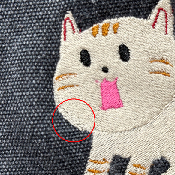 【ワケありな逸品】驚き猫の刺繍 たっぷりポケット付き キャンバス Zip式 トートバッグ＜ブラック＞ 13枚目の画像
