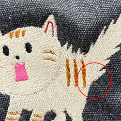 【ワケありな逸品】驚き猫の刺繍 たっぷりポケット付き キャンバス Zip式 トートバッグ＜ブラック＞ 11枚目の画像