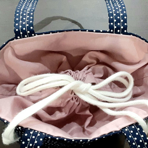 AY たっぷり収納ドット柄の巾着口トートバッグ トートバッグ