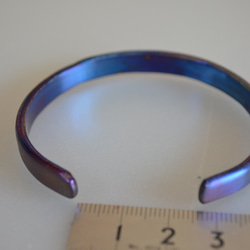 Titanium bangle・純チタンバングル・マットブルー５７mm・楕円形モデル 6枚目の画像