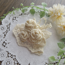 アンティーク風 レース編み 薔薇のブローチ ～クリームホワイト～*コサージュ* 4枚目の画像
