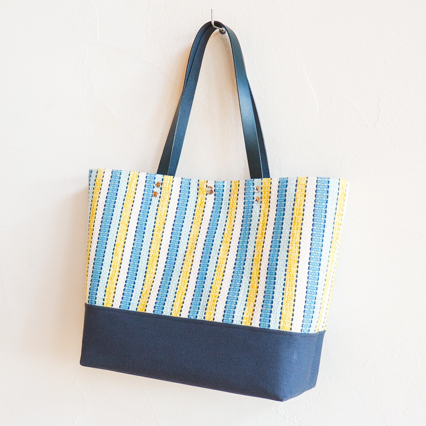 【SALE】さわやかボーダー手織り布のA4大きめトート（ブルー）