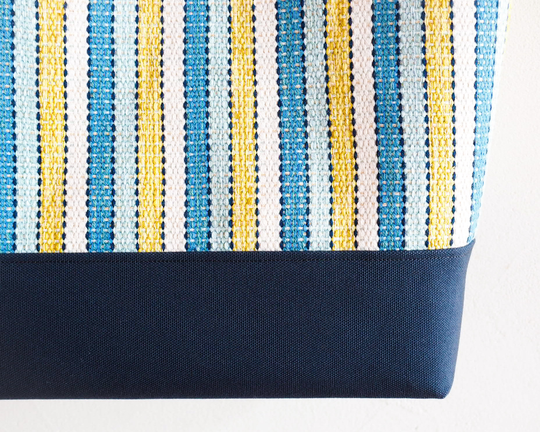 【SALE】さわやかボーダー手織り布のA4大きめトート（ブルー）