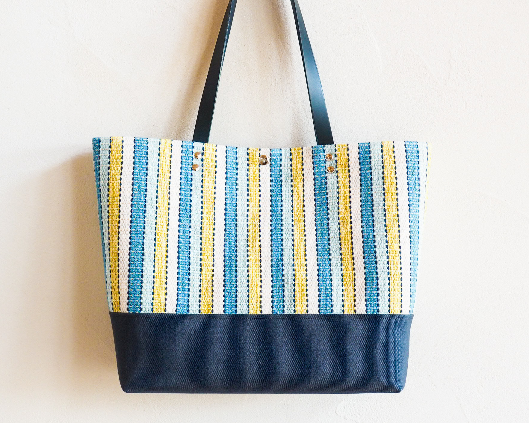 【SALE】さわやかボーダー手織り布のA4大きめトート（ブルー）