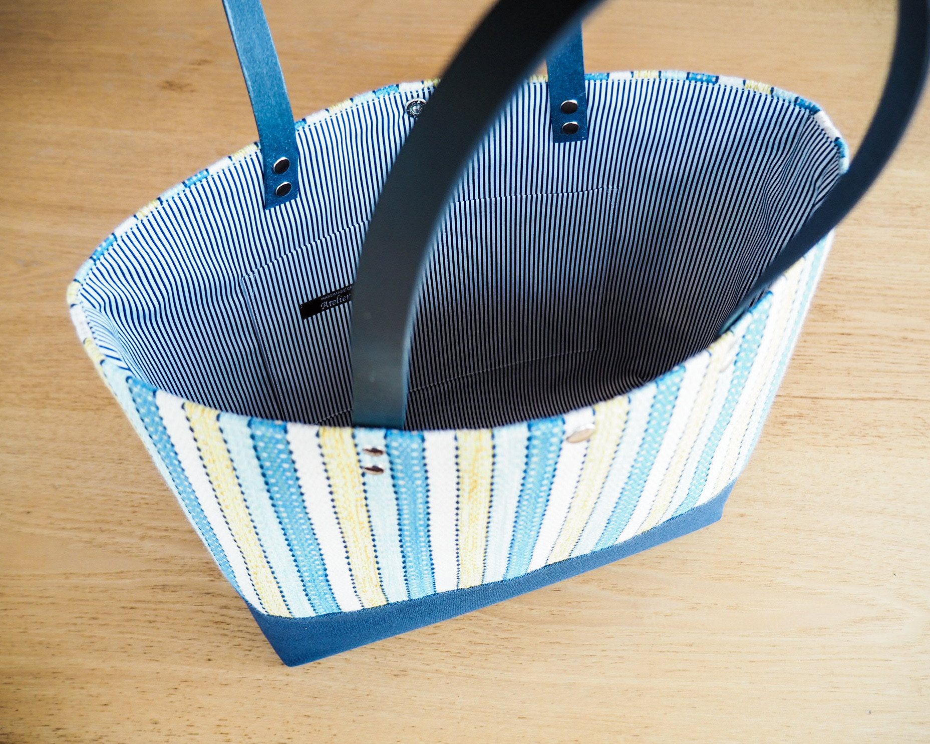 【SALE】さわやかボーダー手織り布のA4大きめトート（ブルー）