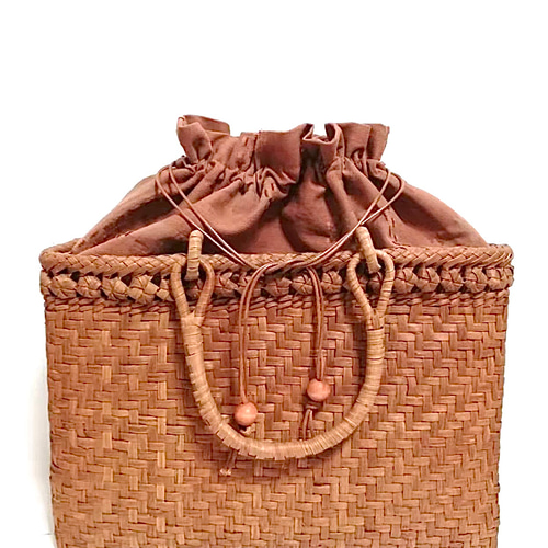 山葡萄バッグ四角形一段花結び 山葡萄バッグ四角形一段花結び かごバッグ 山葡萄バッグ魅力