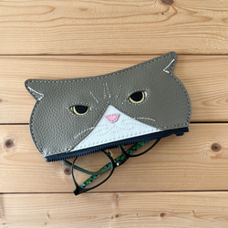 猫好きが作った本牛革オコ顔猫のメガネケース　グレー白ハチワレ送料無料　手縫い 5枚目の画像