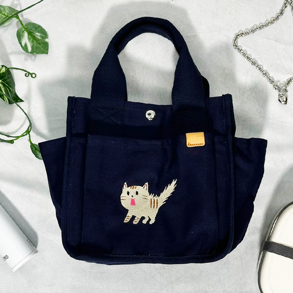 送料無料】【選べる6色】驚き猫の刺繍 ポケット付きキャンバス