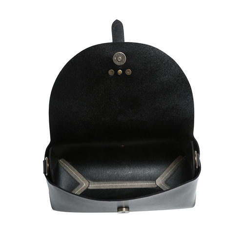 ショルダーバッグ　ヌメ皮　ハンドメイド バック サコッシュ ポシェット 皮細工 12ae240e9a22fa9fc8f5f36dacc0b4