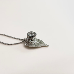 【純銀】本物の葉っぱから出来たリーフ&ジルコニア シルバーネックレス 4枚目の画像