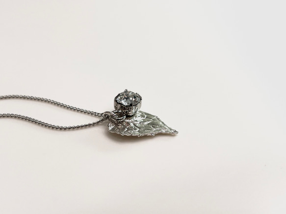 【純銀】本物の葉っぱから出来たリーフ&ジルコニア シルバーネックレス 4枚目の画像