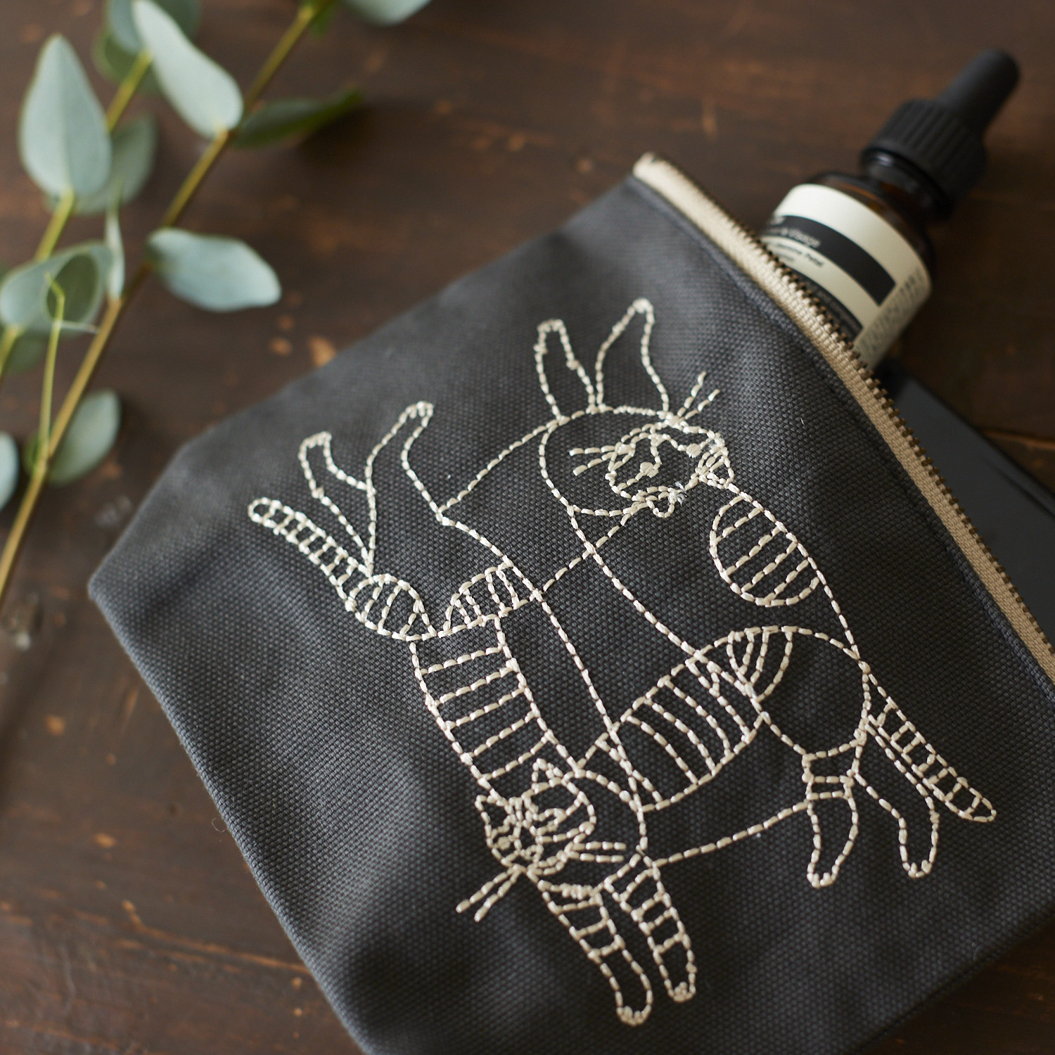 HAyU fabric】 -stationery & goods- me&nya ポーチ Ω ポーチ