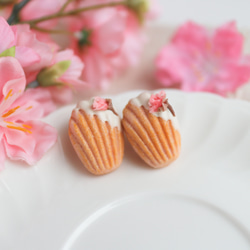 春日系 櫻花瑪德蓮 貝殼蛋糕 耳環 單支 肚臍版 扇葉朝下 第5張的照片