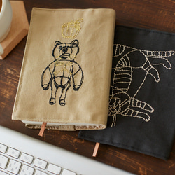 【+HAyU fabric】 -stationery & goods- HAyU Bear ブックカバー 1枚目の画像