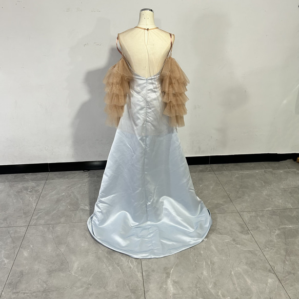 抜群のおしゃれ見えパーティードレス 水色 トレーン シアーな美しさ ポンチョ ソフトチュール ポンチョ演奏会 