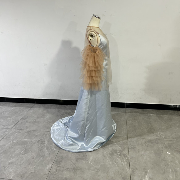 抜群のおしゃれ見えパーティードレス 水色 トレーン シアーな美しさ ポンチョ ソフトチュール ポンチョ演奏会 