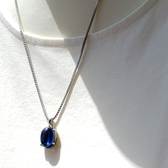 極上ロイヤルブルー　Blue Sapphire　カボションネックレス　16ｘ12ｍｍ　SUS316L　ベネチアン 5枚目の画像