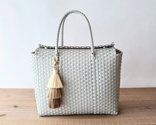 WOVEN ブラック かごバッグ タッセル付き 翌日発送】メルカドバッグ プラかごバッグ タッセルつき 無地