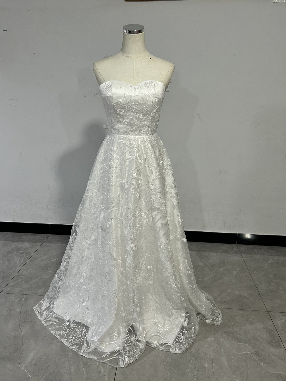 Aラインドレス 総レース 刺繍ドレス ナチュラルウェディングに