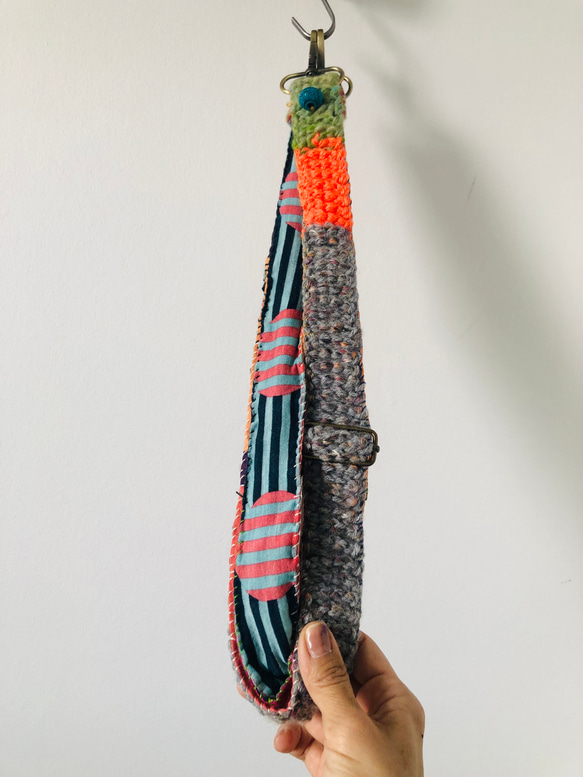 strap  手編みのストラップ　　ウール　布製　毛糸　肩掛けストラップ　スローファッション　ハンドメイド　1994 1枚目の画像