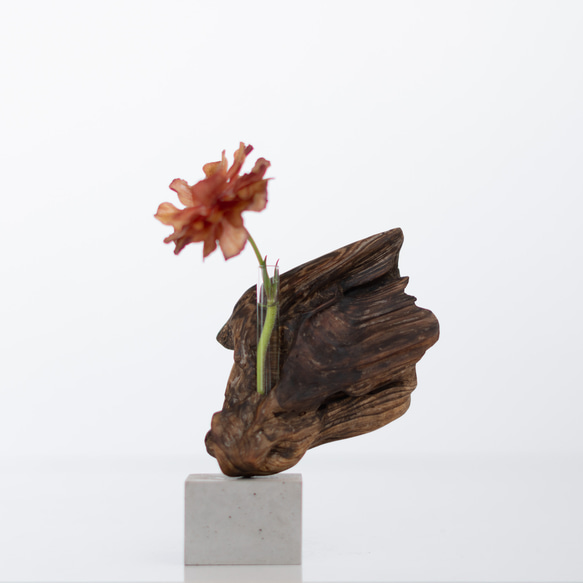 世界にたったひとつあなただけの流木一輪挿し | driftwood flowervase | hane no.2 1枚目の画像