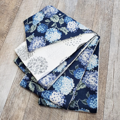 【数々のアワードを受賞】 /紺色 半幅帯】紫陽花と北欧サークル 白 和装 着物 青 水色 花柄 着物・浴衣