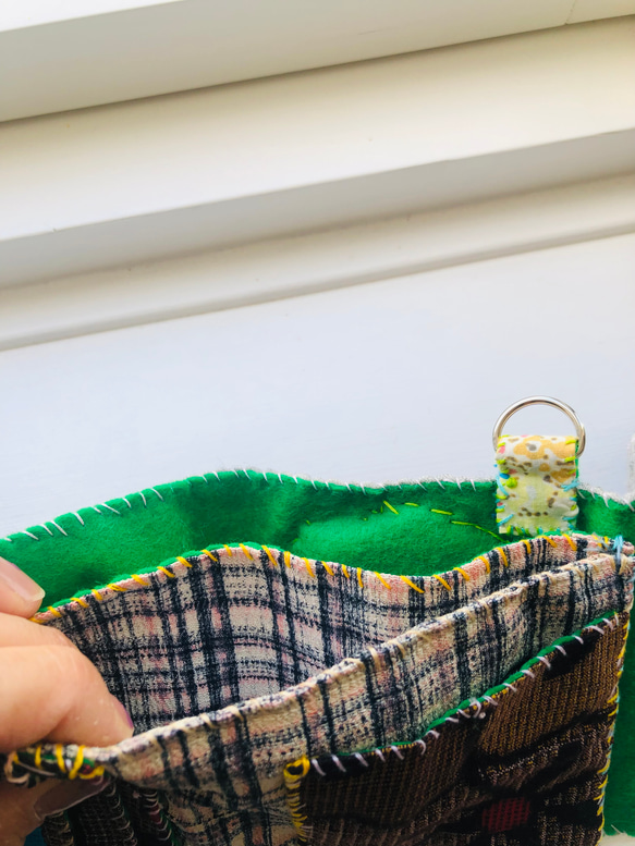 財布　布財布　ハンドメイド　手縫い　刺繍　パッチワーク　二つ折り　1976 6枚目の画像