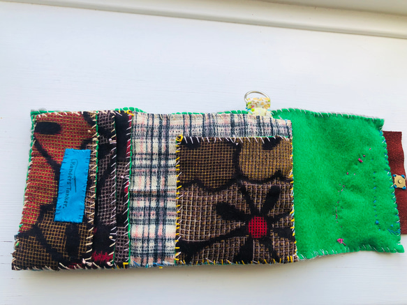 財布　布財布　ハンドメイド　手縫い　刺繍　パッチワーク　二つ折り　1976 5枚目の画像